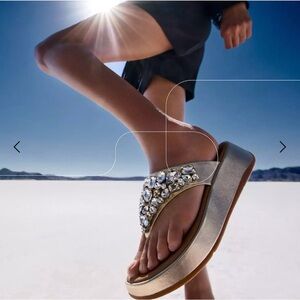 Fitflop F-MODE Jewel-Deluxe Metallic-Leather
Flatform Toe-Post Sandals